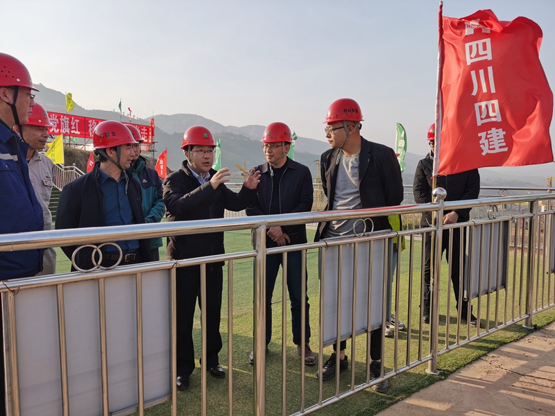 武勇深入四公司白鶴灘移民安置系列工程宣貫集團(tuán)第三次黨代會精神并開展2021年“送溫暖”活動 (2)_副本 武勇深入四公司白鶴灘移民安置系列工程宣貫集團(tuán)第三次黨代會精神并開展2021年“送溫暖”活動 (2)_副本