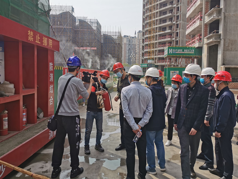 德陽市旌陽區(qū)質(zhì)量安全監(jiān)督旌陽站站長田文姜到美信國際花園城一標(biāo)段項(xiàng)目進(jìn)行復(fù)工安全質(zhì)量檢查2 德陽市旌陽區(qū)質(zhì)量安全監(jiān)督旌陽站站長田文姜到美信國際花園城一標(biāo)段項(xiàng)目進(jìn)行復(fù)工安全質(zhì)量檢查2